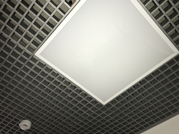 Светодиодные светильники типа армстронг под потолки Грильято