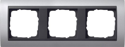 Рамка универсальная Gira Event Clear 3-м. алюминий/антрацит фото Рамка универсальная Gira Event Clear 3-м. алюминий/антрацит картинка