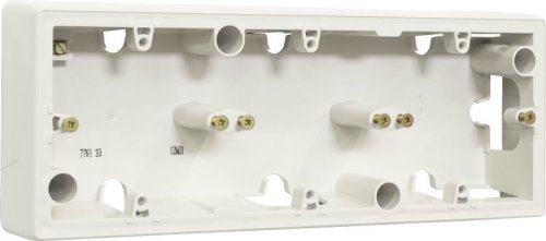 Коробка для наружнего монтажа Legrand Valena 3-м. белый картинка