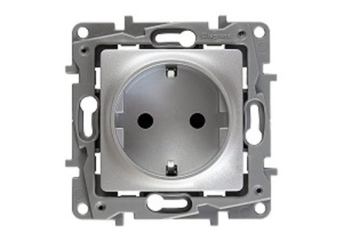 Розетка с заземлением без рамки Legrand Etika 1-м. шторки алюминий картинка фото 2